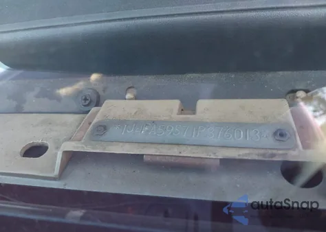 2001 Jeep Wrangler Sahara z USA, uszkodzony, nr VIN 1J4FA59S71P376013